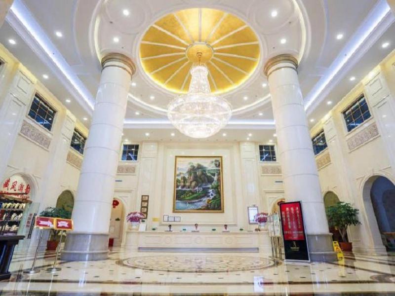 Vienna International Hotel Jieyang People'S Avenue Екстер'єр фото