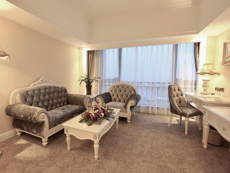 Vienna International Hotel Jieyang People'S Avenue Екстер'єр фото